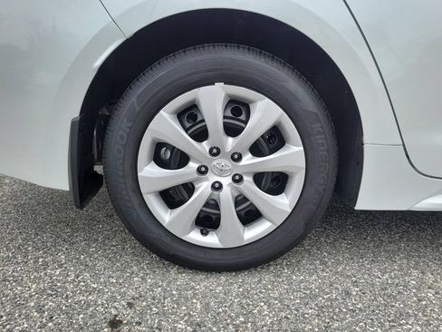Used 2026 Toyota Corolla LE FWD image 5