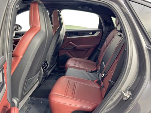 Used 2025 Porsche Cayenne S image 44