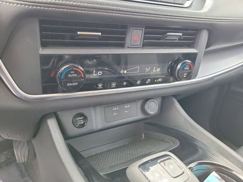 Used 2024 Nissan Rogue SV image 22