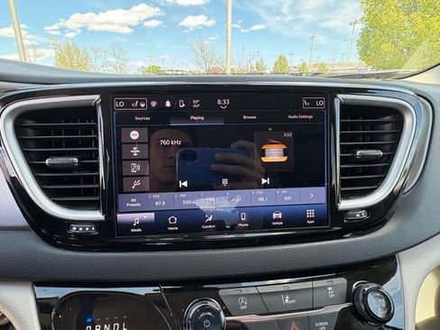 Used 2022 Chrysler Pacifica Touring-L image 22