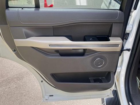 Used 2020 Ford Expedition XLT w/ Equipment Group 202A AWD/4WD image 11