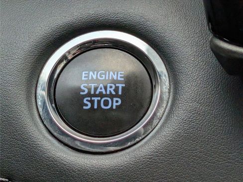 Used 2022 Toyota Highlander XLE image 28