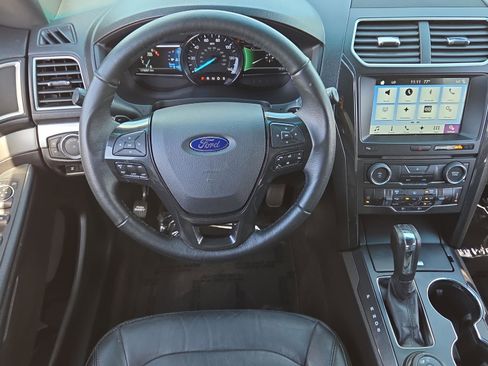 Used 2017 Ford Explorer XLT w/ Equipment Group 202A AWD/4WD image 12