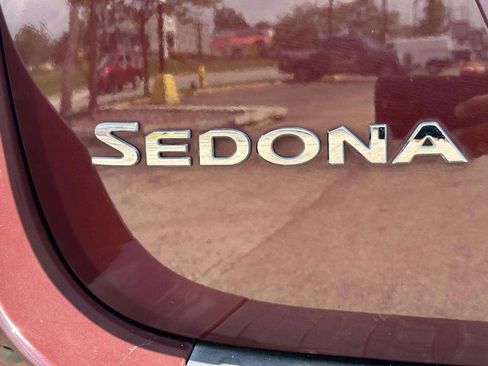 Used 2017 Kia Sedona LX w/ LX Essentials Premium Package FWD image 41