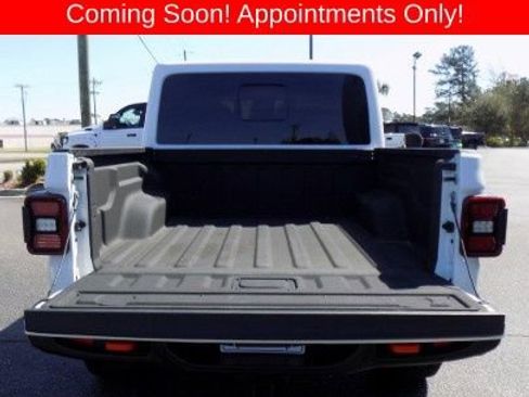 Used 2024 Jeep Gladiator Mojave AWD/4WD image 3