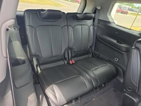 Used 2023 Jeep Grand Cherokee L Limited w/ Black Appearance Package AWD/4WD image 6