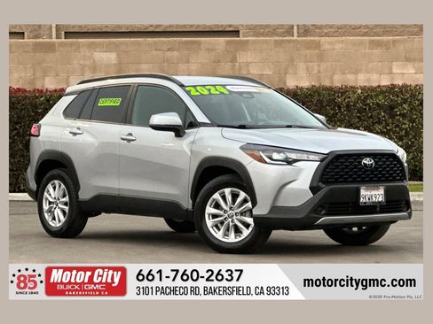 Used 2024 Toyota Corolla Cross LE image 1