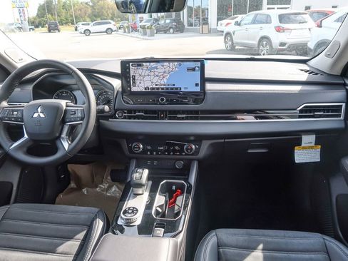 New 2025 Mitsubishi Outlander AWD image 19
