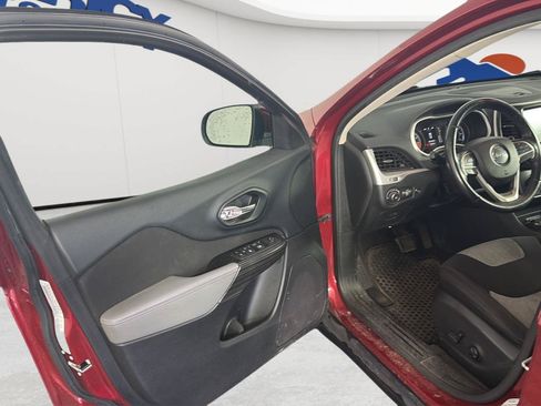 Used 2014 Jeep Cherokee Latitude w/ Comfort/Convenience Group AWD/4WD image 9