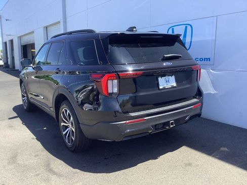 Used 2025 Ford Explorer ST-Line AWD/4WD image 4