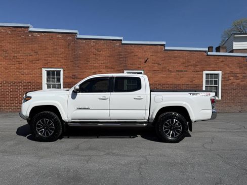 Used 2020 Toyota Tacoma TRD Sport AWD/4WD image 1