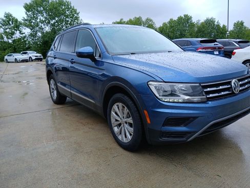 Used 2018 Volkswagen Tiguan SE w/ Panoramic Sunroof Package FWD image 6