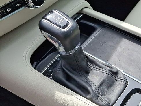 Used 2022 Volvo XC90 T5 Momentum w/ Advanced Package image 22