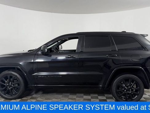 Used 2019 Jeep Grand Cherokee Altitude AWD/4WD image 5