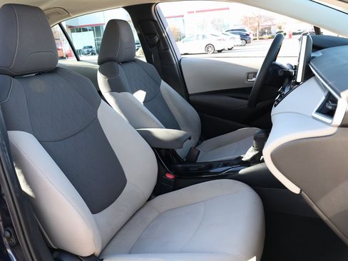 Used 2020 Toyota Corolla LE image 25