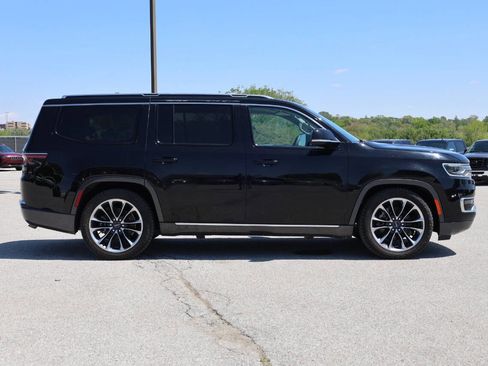 Used 2022 Jeep Wagoneer Series III w/ Premium Group I AWD/4WD image 7