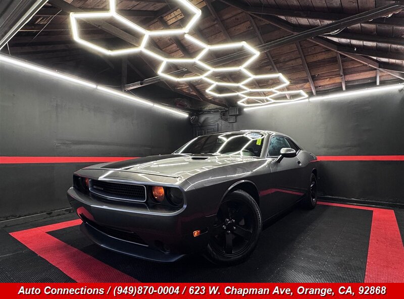 Used 2012 Dodge Challenger SXT RWD image 2
