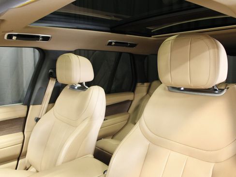 Used 2025 Land Rover Range Rover SE AWD/4WD image 5