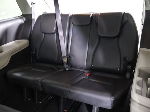 Used 2024 Kia Carnival LX FWD image 35
