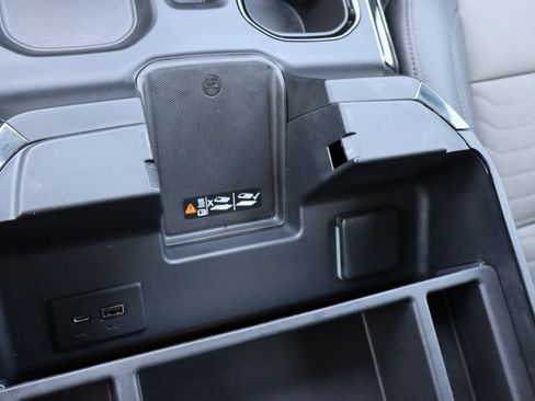 Used 2022 Chevrolet Silverado 1500 ZR2 w/ Technology Package image 13