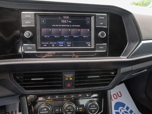 Used 2024 Volkswagen Jetta SE FWD image 30