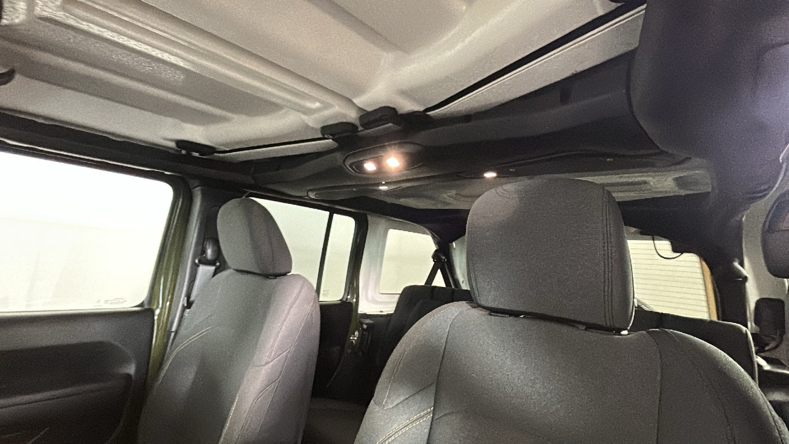 Used 2024 Jeep Wrangler Unlimited w/ Convenience Group AWD/4WD image 14