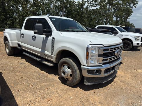 Used 2025 Ford F350 XLT w/ 360-Degree Camera Package AWD/4WD image 3