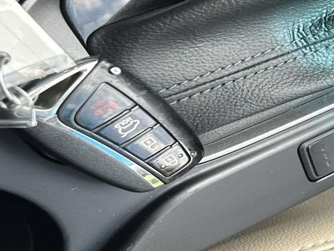 Used 2015 Hyundai Santa Fe Sport 2.0T w/ Option Group 05 FWD image 39