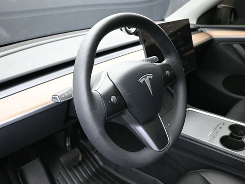 Used 2024 Tesla Model Y Long Range image 12