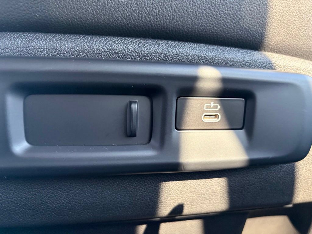 Used 2020 BMW X7 xDrive40i w/ Premium Package AWD/4WD image 19