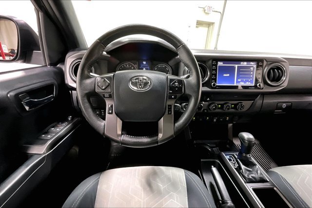 Used 2020 Toyota Tacoma TRD Sport w/ Technology Package AWD/4WD image 5