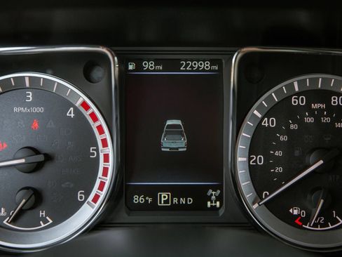 Used 2019 Nissan Titan SL w/ Midnight Edition AWD/4WD image 18