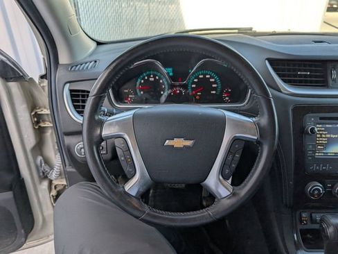 Used 2016 Chevrolet Traverse LT w/ Style and Technology Package FWD image 9