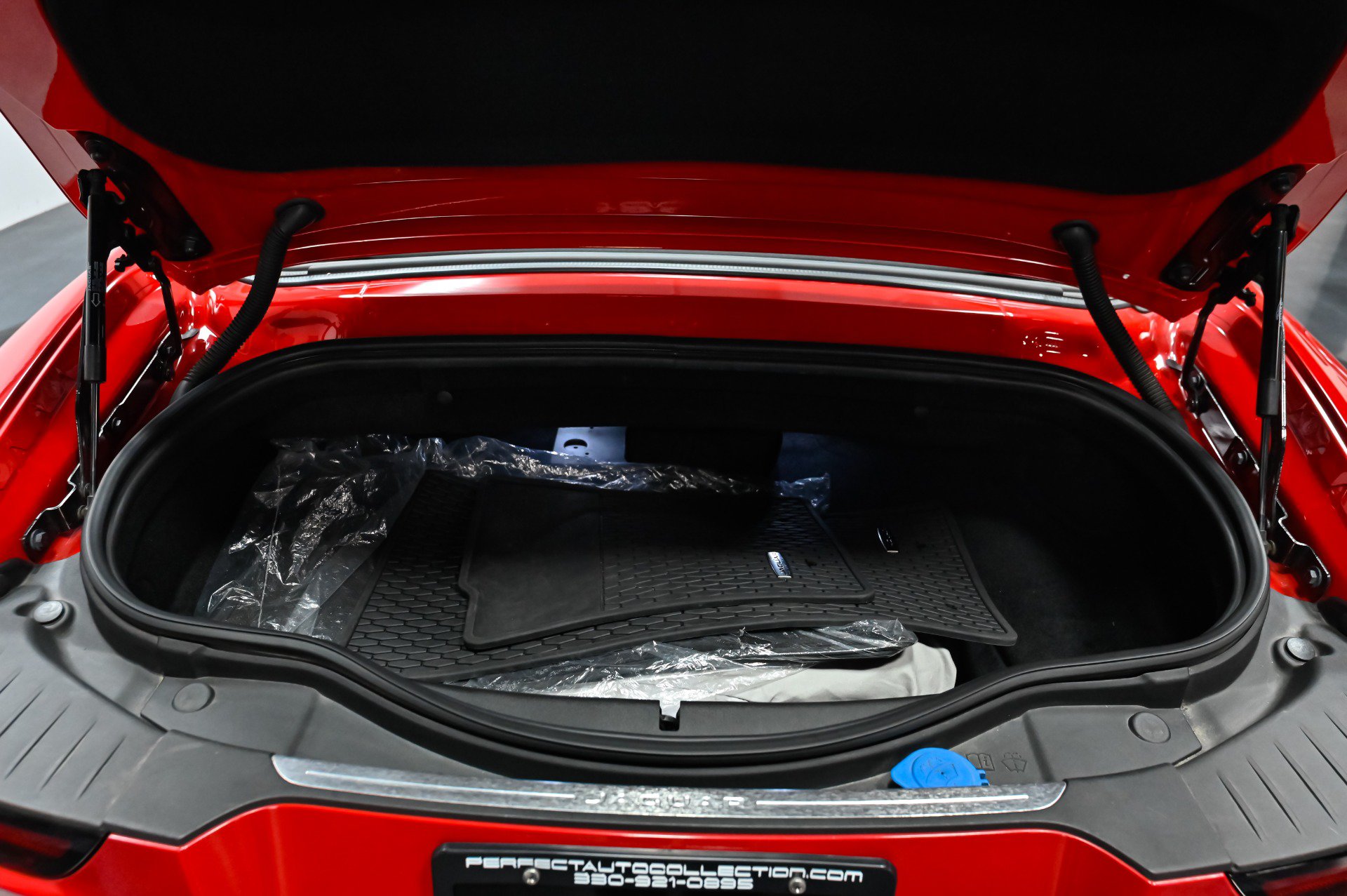 Used 2020 Jaguar F-TYPE Convertible RWD image 30