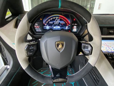 Used 2021 Lamborghini Aventador SVJ image 25