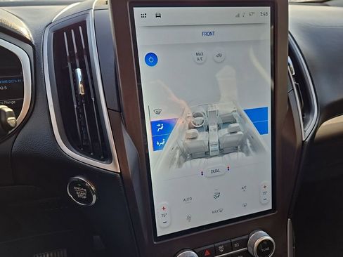 Used 2021 Ford Edge SE image 22