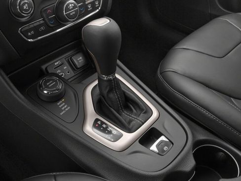 Certified 2017 Jeep Cherokee Limited AWD/4WD image 11