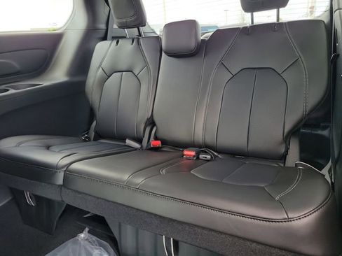 New 2026 Chrysler Pacifica Select image 10