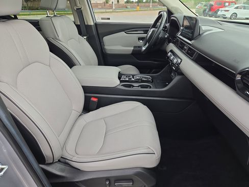 Used 2025 Honda Pilot Elite image 32