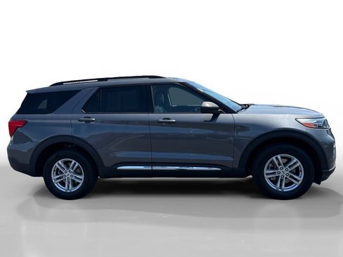 Certified 2022 Ford Explorer XLT w/ Equipment Group 202A AWD/4WD image 6