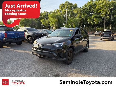 Used 2017 Toyota RAV4 LE FWD image 1