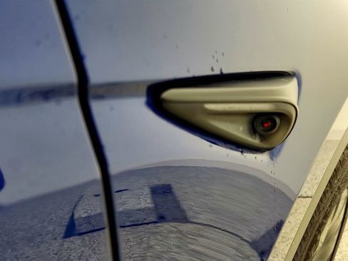 Used 2024 Tesla Model Y 2WD image 29