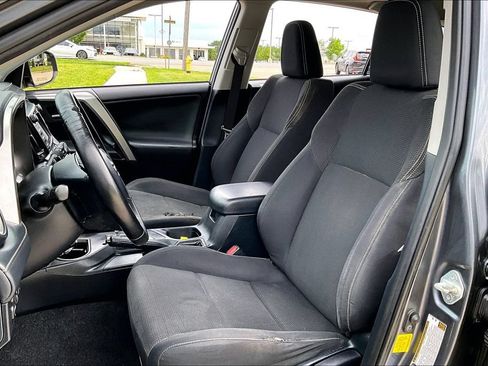 Used 2018 Toyota RAV4 XLE AWD/4WD image 15