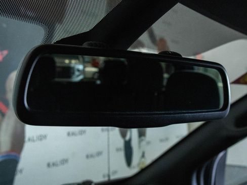 Used 2020 Dodge Grand Caravan SE image 12