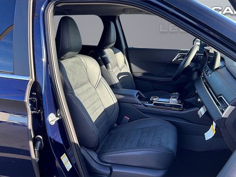 New 2025 Mitsubishi Outlander SE image 8