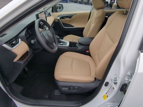 Used 2025 Toyota RAV4 Limited image 8