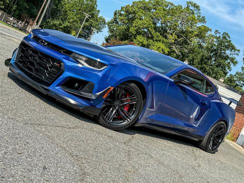 Used 2022 Chevrolet Camaro ZL1 RWD image 4