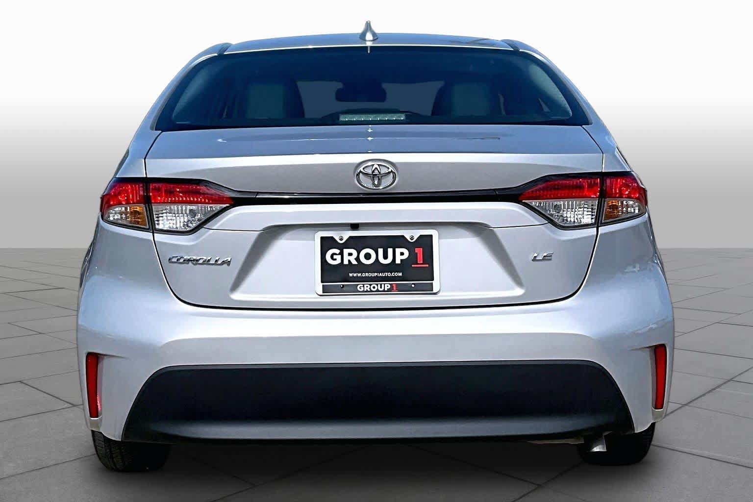 Used 2025 Toyota Corolla LE FWD image 5
