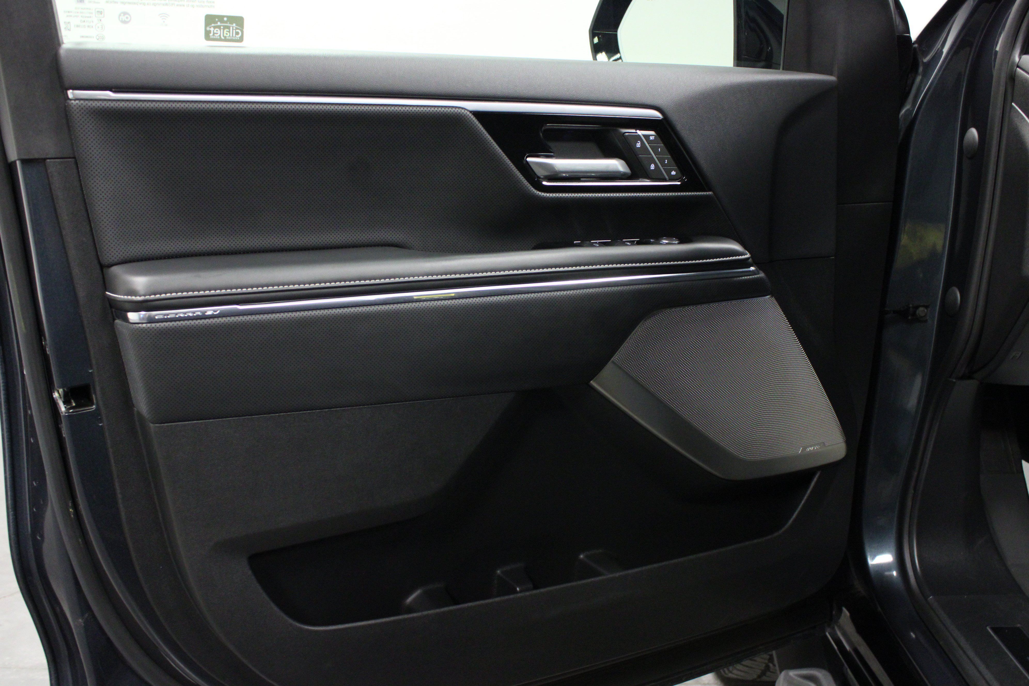 Used 2025 GMC Sierra EV Denali AWD/4WD image 11