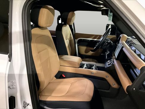 Used 2025 Land Rover Defender 110 V8 AWD/4WD image 7